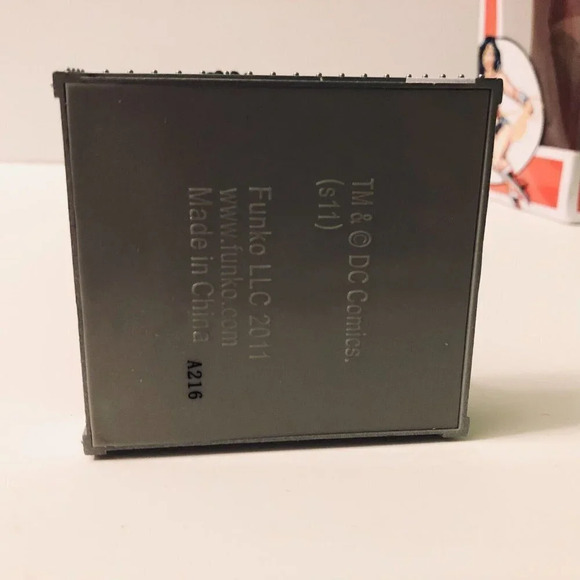 DC Universe Funko Wonder Women Wacky  Wobbler Bobble Head - Picture 16 of 16